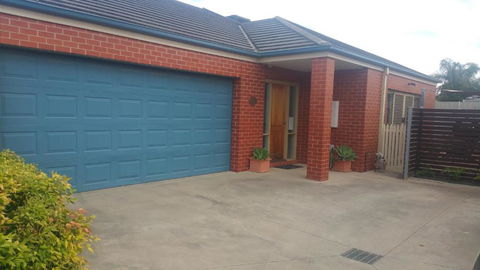 Annesley Central - Palm Beach Accommodation 0