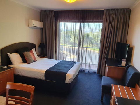 Alpha Hotel Canberra - Palm Beach Accommodation 1