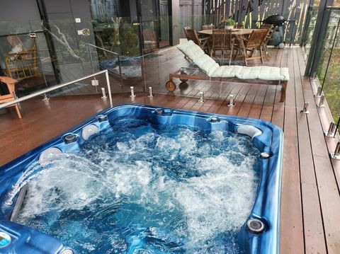 Alogara House, Modern, 6 Bedrooms With Hot Tub And Views - Palm Beach Accommodation 1