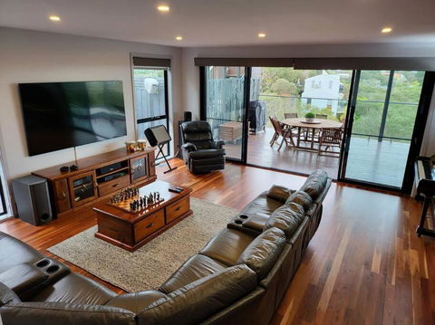 Alogara House, Modern, 6 Bedrooms With Hot Tub And Views - Palm Beach Accommodation 2