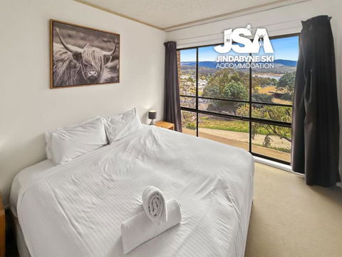 Alpine Mountain View Kirwan 10 - Palm Beach Accommodation 3