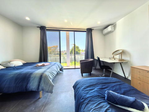 Aircon And Private Bathroom Walk To Train Station With Free Wifi Kitchen And Laundry - Palm Beach Accommodation 3
