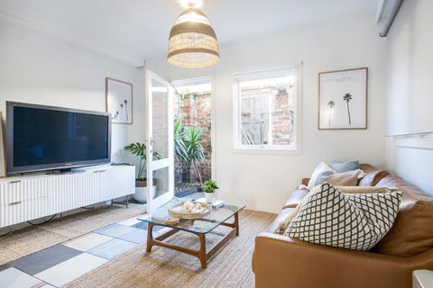 Amazing Apartment, Beautiful Location - FREE WIFI - Palm Beach Accommodation 1