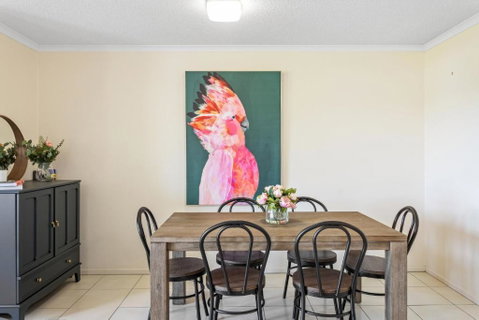 Albion Convenient Hideaway With Parking & Balcony - Palm Beach Accommodation 3