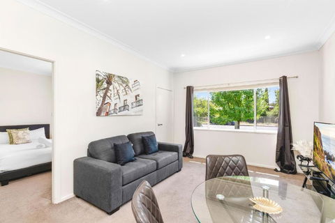 Altus Wagga Apartments - Palm Beach Accommodation 4