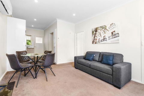 Altus Wagga Apartments - Palm Beach Accommodation 3