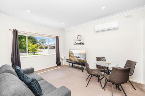Altus Wagga Apartments - Palm Beach Accommodation 1