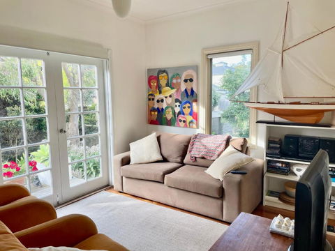 Artist Apartment Between Beach And Main - Palm Beach Accommodation 0