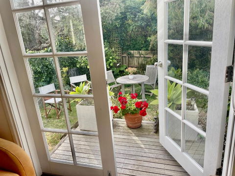 Artist Apartment Between Beach And Main - Palm Beach Accommodation 1