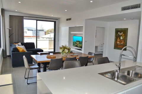 Arizons - Palm Beach Accommodation 4