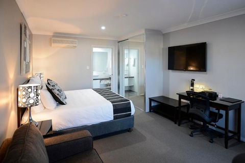 Astro Dish Motor Inn - Palm Beach Accommodation 1