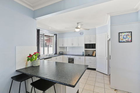 Anzac Cottage - Palm Beach Accommodation 3