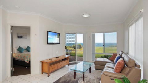 Apartment 16 - The Meridian - Palm Beach Accommodation 3