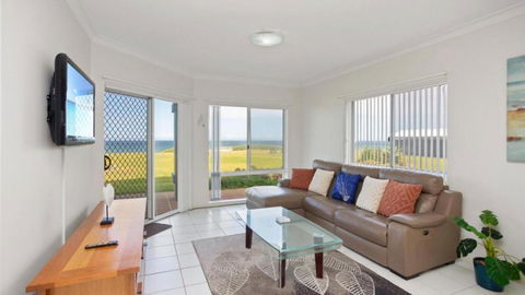 Apartment 16 - The Meridian - Palm Beach Accommodation 4
