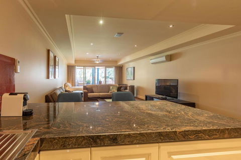 Apartment 2, 9 River Lane Mannum - Palm Beach Accommodation 1