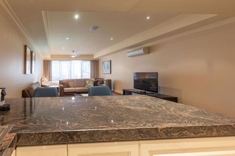 Apartment 2, 9 River Lane Mannum - Palm Beach Accommodation 2