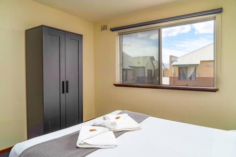 Apartment 7 - Palm Beach Accommodation 2