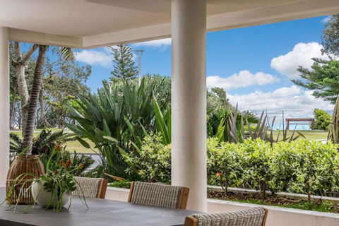 Apartment 2 Surfside - Palm Beach Accommodation 0