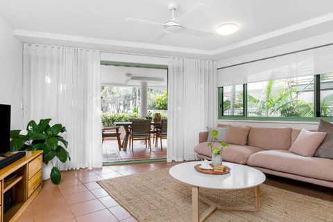 Apartment 2 Surfside - Palm Beach Accommodation 2