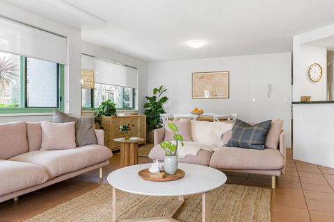 Apartment 2 Surfside - Palm Beach Accommodation 4