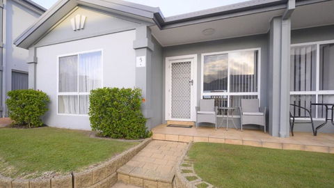 Apartment 5 - The Meridian - Palm Beach Accommodation 0
