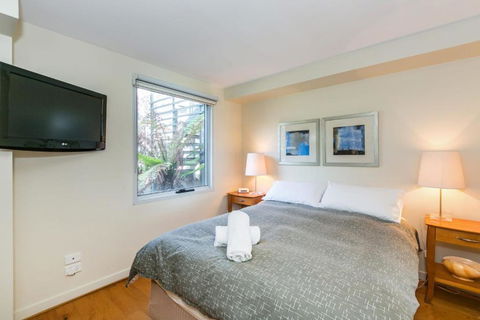 Apartment 7 Kalimna - Palm Beach Accommodation 4