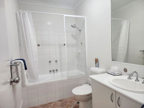 Apartment In Apollo Quays Resort With Shared Jetty - Palm Beach Accommodation 2
