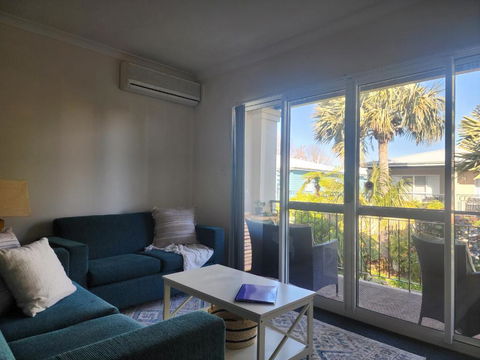 Apartment In Apollo Quays Resort With Shared Jetty - Palm Beach Accommodation 4