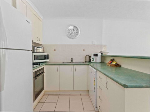 Apartment On The Esplanade - Palm Beach Accommodation 4