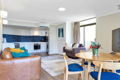 Apartment On Top Of The Park - Palm Beach Accommodation 1