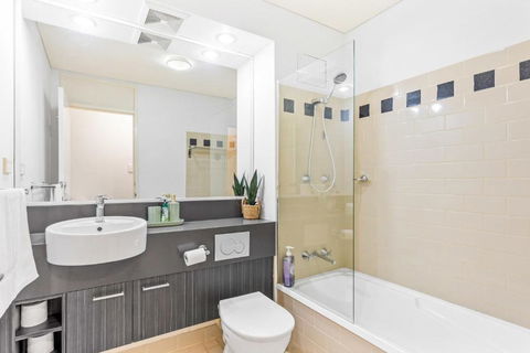 Apartment With City Views In East Perth - Palm Beach Accommodation 1