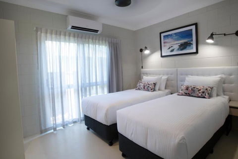 Apartments At Mission Beach - Palm Beach Accommodation 4