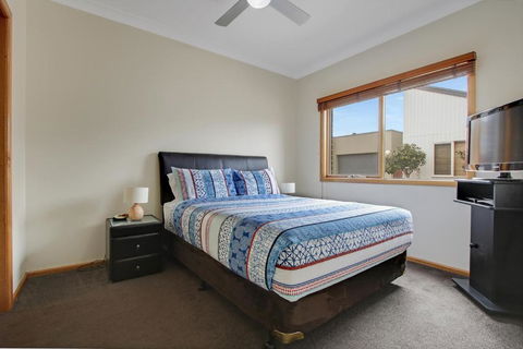 Apartments On Church - Unit 7 - Palm Beach Accommodation 1