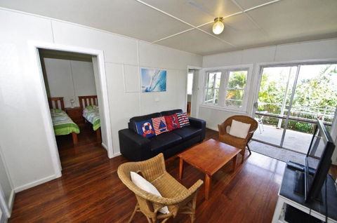 Apollo 2 9 Hodgson Street - Palm Beach Accommodation 1