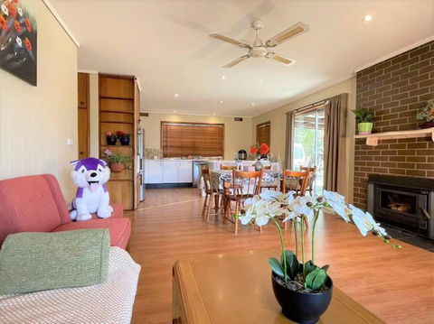 Apollo Bay Holiday House - Palm Beach Accommodation 0