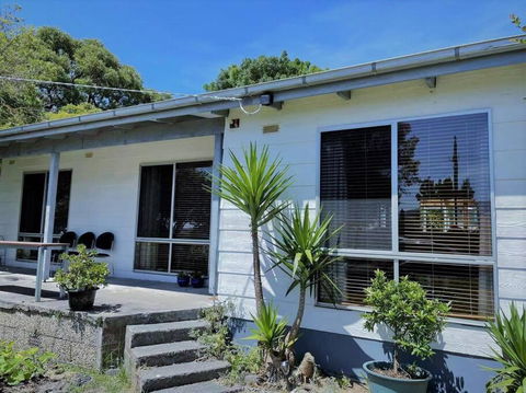 Apollo Bay Holiday House - Palm Beach Accommodation 3