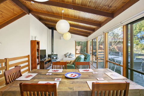 Apollo Bay People N Paws - Palm Beach Accommodation 1