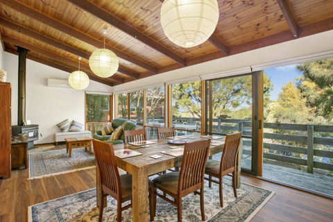 Apollo Bay People N Paws - Palm Beach Accommodation 0