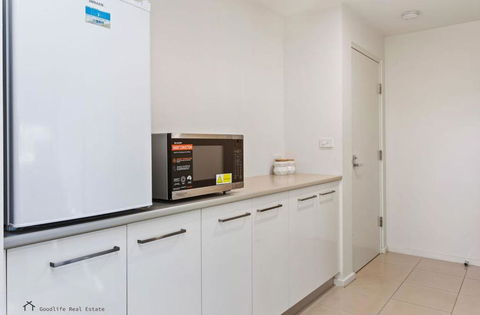 Apollo Blue Oceanview Unit 1- B Free WIFI - Palm Beach Accommodation 3