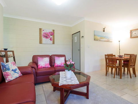 Apollo Unit 8 1st Floor - Palm Beach Accommodation 1