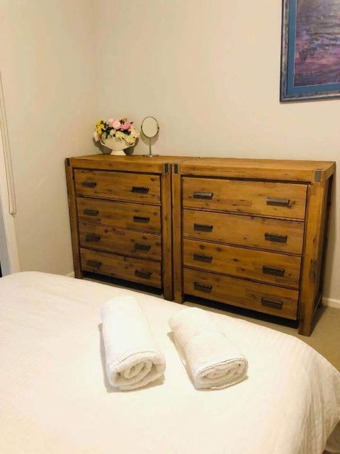 Apple House Truganina - Palm Beach Accommodation 2