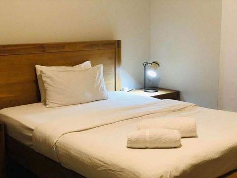 Apple House Truganina - Palm Beach Accommodation 3