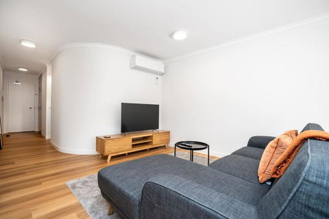 Apt In Kingston - 10min To Lake Burley Griffin - Palm Beach Accommodation 0