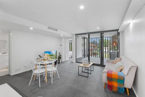 Apt Near Garden City&3km To QSAC - Palm Beach Accommodation 0