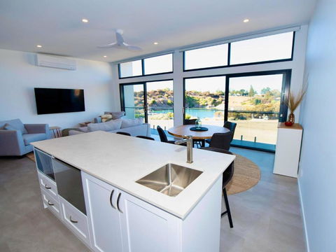 Apt03-The YC Lily May - Palm Beach Accommodation 0