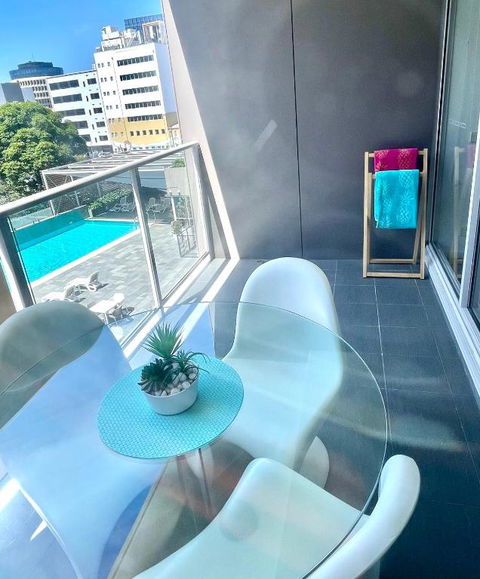 AQUA 306 POOLSIDE Luxury Apartment , Honeysuckle, NEWCASTLE FREE Parking - Palm Beach Accommodation 2