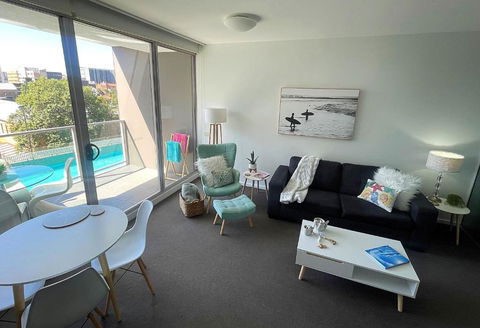 AQUA 306 POOLSIDE Luxury Apartment , Honeysuckle, NEWCASTLE FREE Parking - Palm Beach Accommodation 4