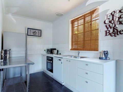 Aqua Apartment 4 - Palm Beach Accommodation 3