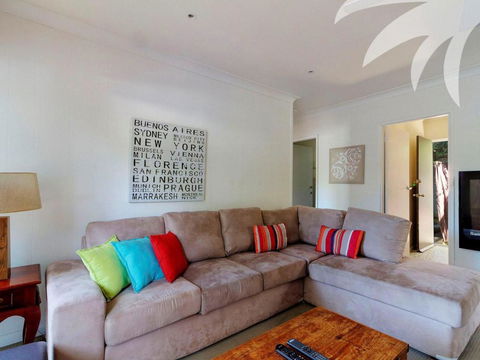 Aqua Apartment 4 - Palm Beach Accommodation 1