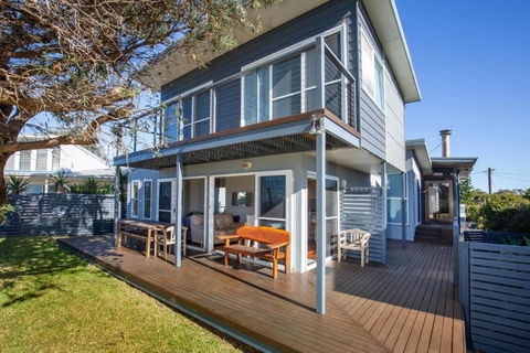 Aqua Beachfront - Pet Friendly - 2 Mins Walk To Beach - Palm Beach Accommodation 2
